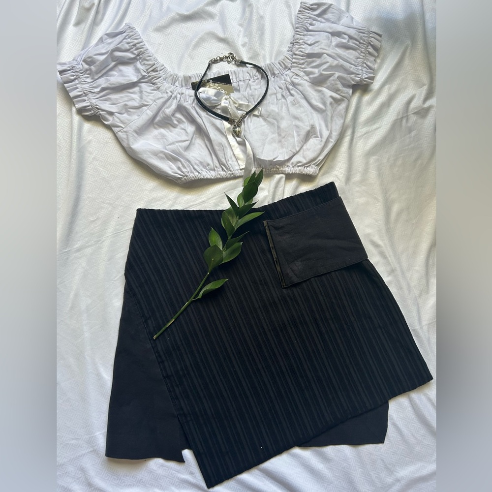 Vintage Y2K kpop style skirt with a magnet belt size M unique style
